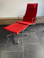 Vitra Eames EA 124 fauteuil met EA 125 hocker , rood hopsak, Huis en Inrichting, Vitra, Minder dan 75 cm, Design, Ophalen of Verzenden
