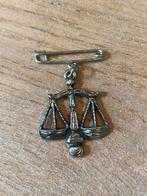 Vintage weegschaal Broche - Zilverkleurig, Ophalen of Verzenden, Gebruikt, 4 tot 7 cm, Zilver