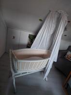 Mooi wit wiegje met hemeltje en sluier, Ophalen of Verzenden, Gebruikt, Wieg