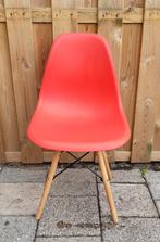 Kuip stoeltje (rood), Modern, Metaal, Zo goed als nieuw, Eén