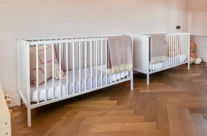 2 witte (tweeling) ledikantjes, Kinderen en Baby's, Babywiegjes en Ledikanten, Gebruikt, Ledikant, Ophalen