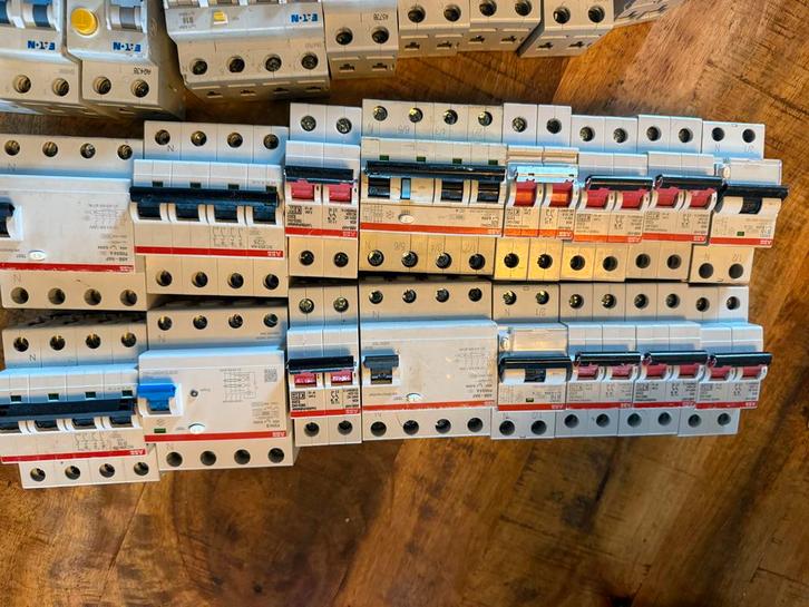 Groepenkast Onderdelen - EATON, ABB, Hager, Schneider, Doe-het-zelf en Verbouw, Elektra en Kabels, Ophalen