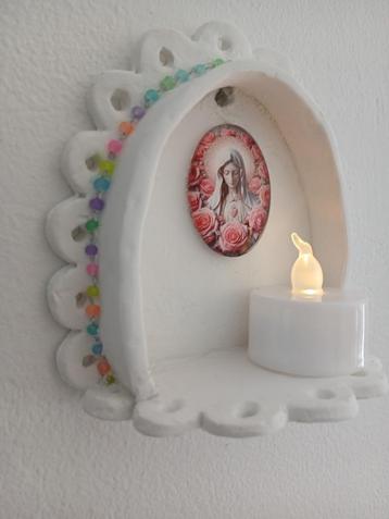 altaartje Maria beschikbaar voor biedingen