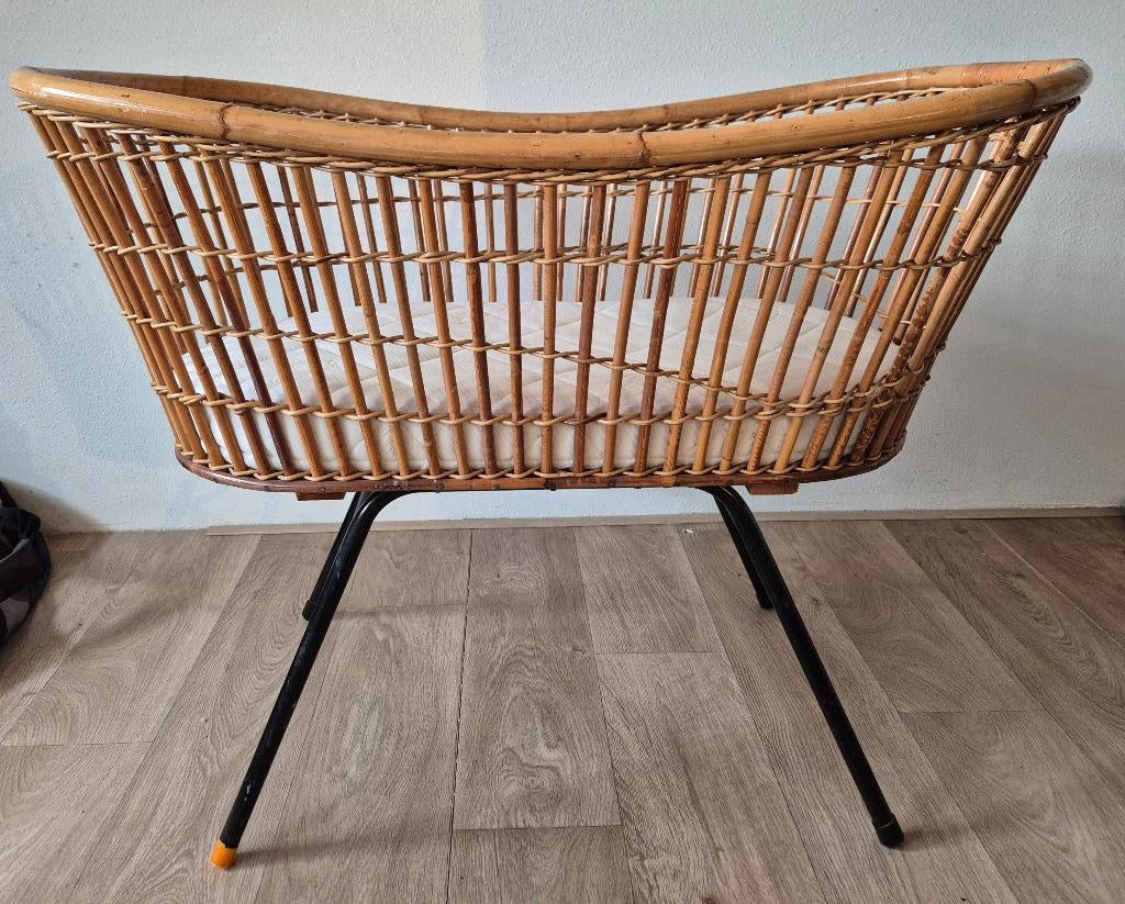 Babybedje / wiegje van rotan incl matras, Kinderen en Baby's, Babywiegjes en Ledikanten, Ophalen, Zo goed als nieuw, Wieg