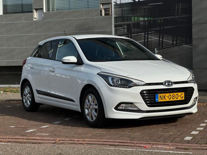 Hyundai i20 1.0 T-gdi 5-DRS 2017 Wit AIRCO|NAVI, Auto's, Hyundai, Bedrijf, i20, ABS, Achteruitrijcamera, Airbags, Airconditioning
