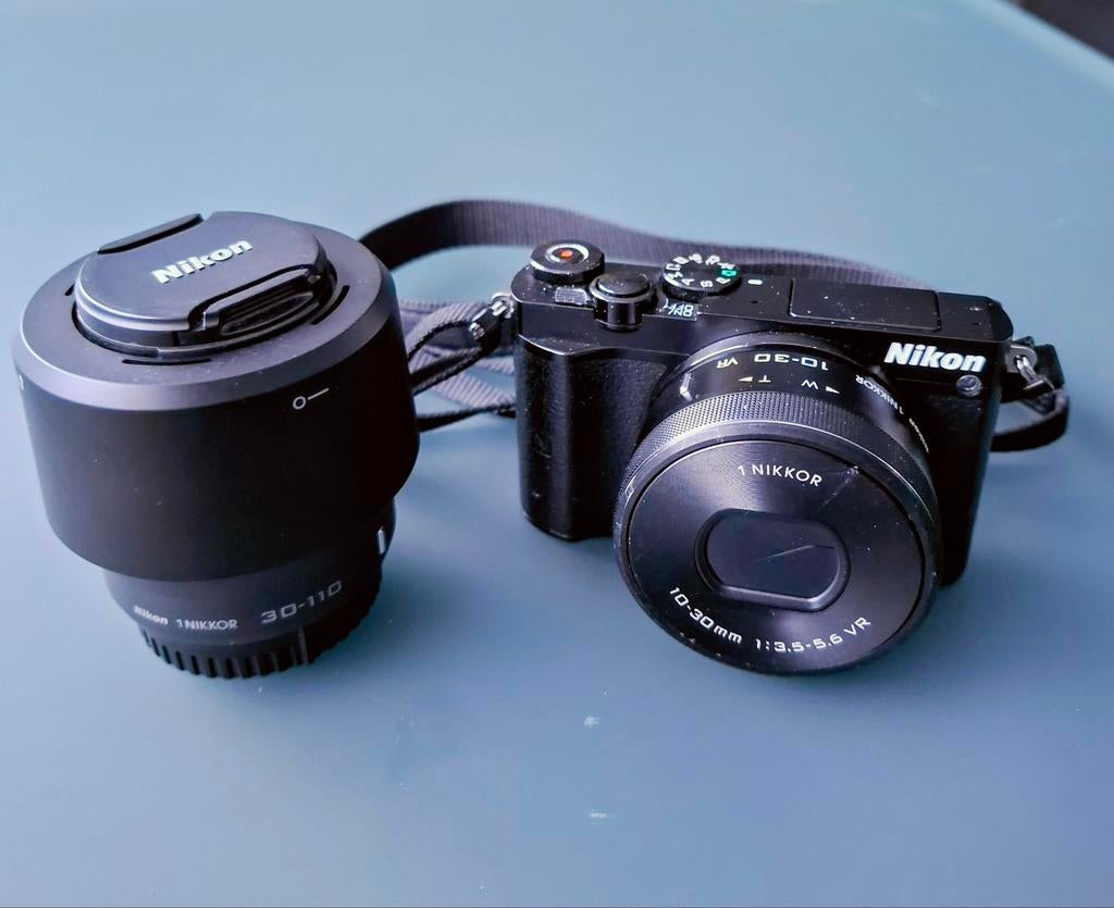 Nikon 1-J5  camera z.g.a.n. met 2 nikkor objectieven, Audio, Tv en Foto, Fotocamera's Digitaal, Ophalen of Verzenden, Zo goed als nieuw
