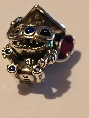 pandora Disney Stitch afstuderen  beschikbaar voor biedingen