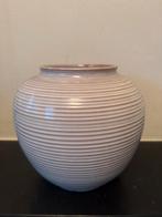 Vaas geribbeld, Wit, Aardewerk of Porselein, Ophalen of Verzenden, Zo goed als nieuw