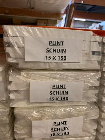 Nieuwe plinten / architraven wit OP = OP !!! beschikbaar voor biedingen