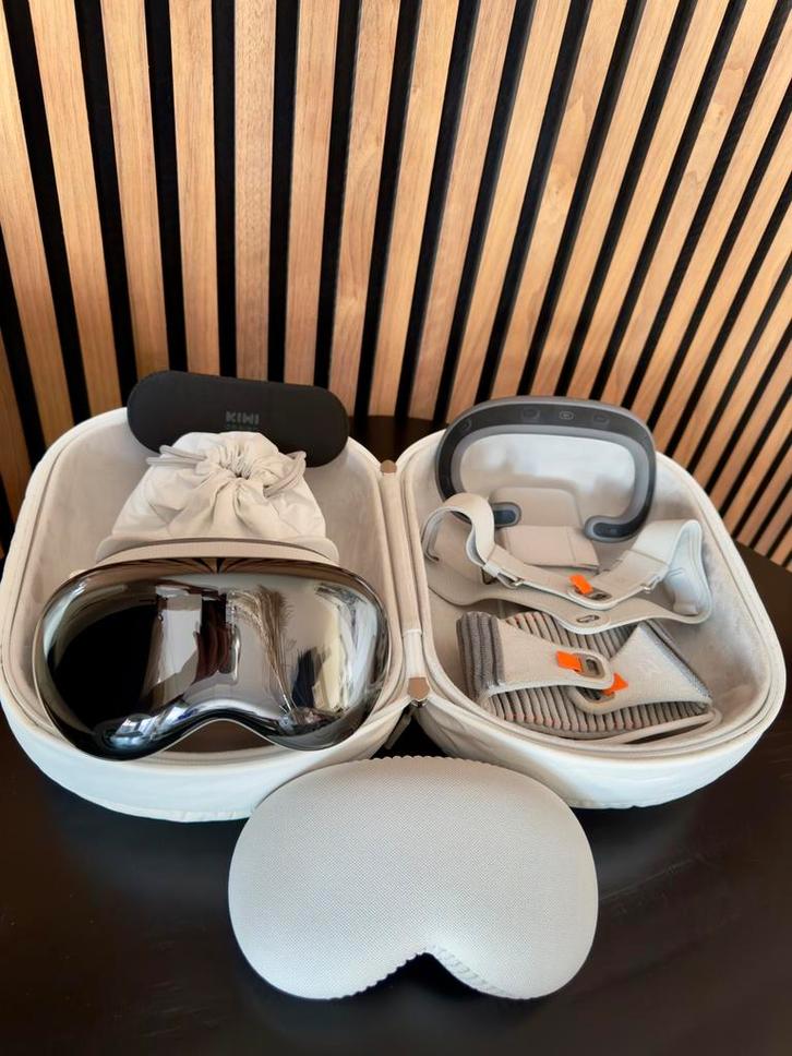 Apple Vision Pro 256GB (Nieuwstaat) Orginele Case & Extra's, Spelcomputers en Games, Virtual Reality, Zo goed als nieuw, Overige platformen