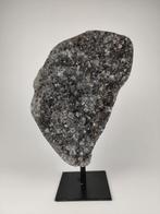 Agaat met kwarts op standaard