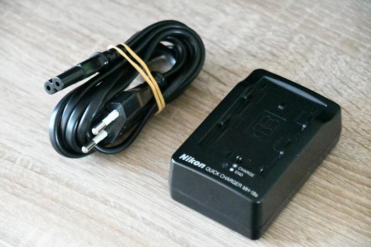 Nikon MH-18a snellader met netsnoer, Audio, Tv en Foto, Fotografie | Accu's en Batterijen, Zo goed als nieuw, Ophalen