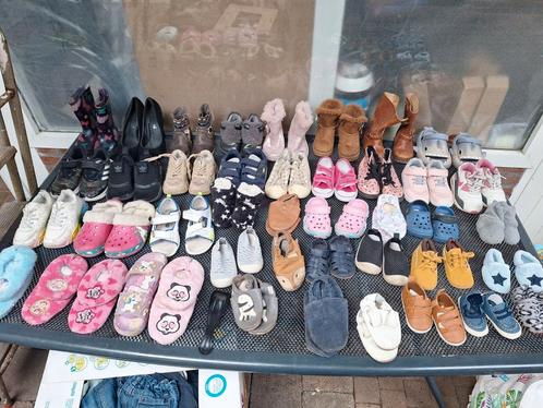 Kinder Schoenen voor op de rommelmarkt 42 paar, Diversen, Rommelmarktspullen, Gebruikt, Ophalen