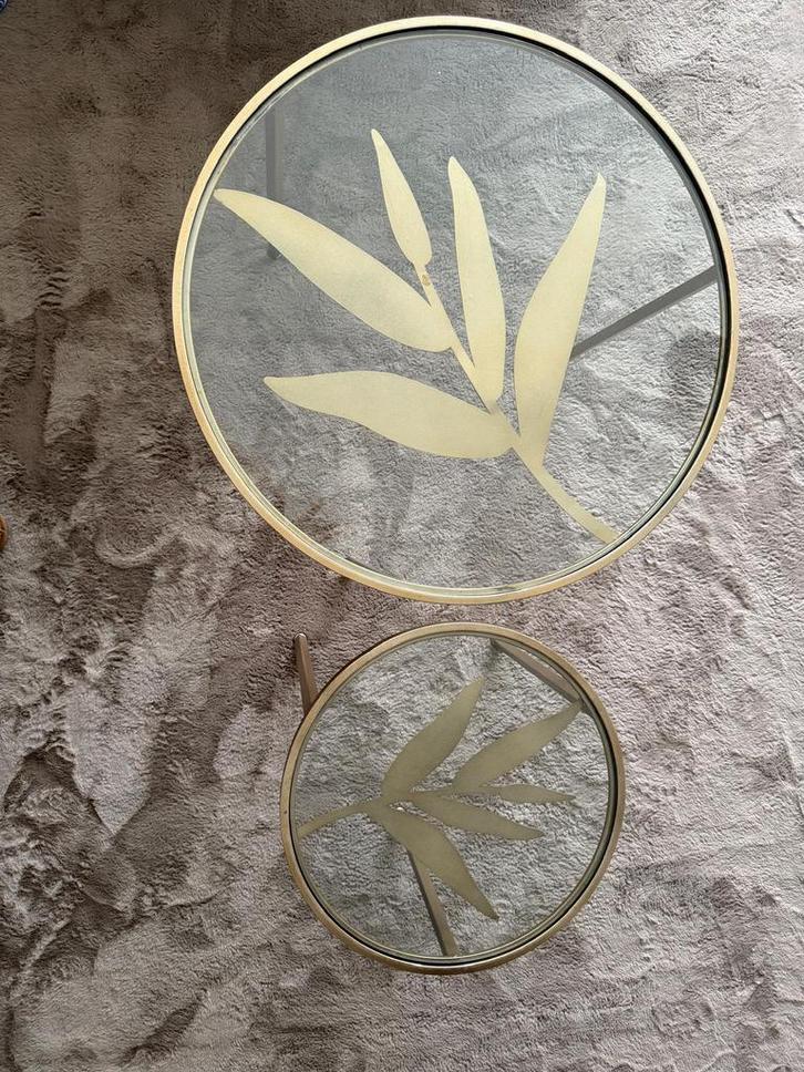 Riverdale Amaro bijzettafels – set van 2 – goudkleurig, Huis en Inrichting, Tafels | Bijzettafels, Zo goed als nieuw, Rond, 45 tot 60 cm