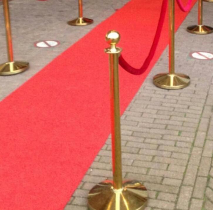 Rode loper met afzetpaaltjes / gala / opening te huur, Hobby en Vrije tijd, Feestartikelen | Verhuur, Zo goed als nieuw, Overige