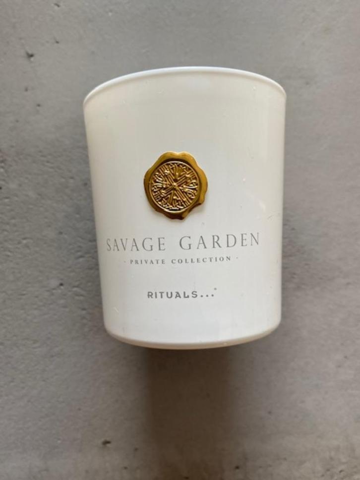 Nieuw Rituals Savage garden geurkaars kaars 140g, Huis en Inrichting, Woonaccessoires | Kandelaars en Kaarsen, Nieuw, Minder dan 25 cm