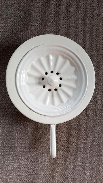 Vintage Emaille Bedpan met Deksel beschikbaar voor biedingen