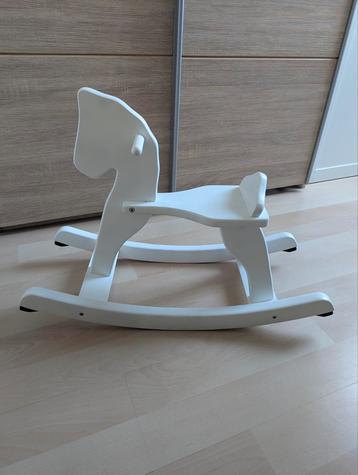 Prachtig witte hobbelpaard/schommelpaard. Perfecte conditie! beschikbaar voor biedingen