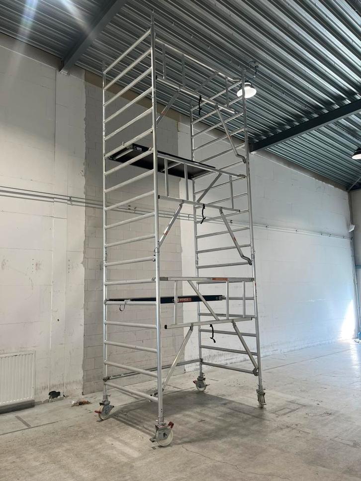 Steiger te huur (rolsteiger), Doe-het-zelf en Verbouw, Steigers, Zo goed als nieuw, Rolsteiger of Kamersteiger, 5 meter of hoger