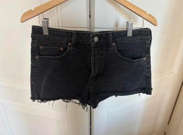 H&M korte zwarte spijkerbroek, donker grijs jeans short, 38 beschikbaar voor biedingen