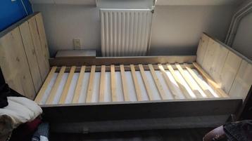 Te koop: 1-persoons bed steigerhout