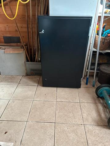 Lockerkast / Stalen kast, zwart beschikbaar voor biedingen