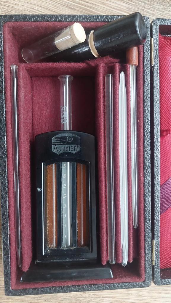 ERKA Haemometer germany bakeliet medisch instrument ww2?, Antiek en Kunst, Antiek | Gereedschap en Instrumenten, Ophalen of Verzenden