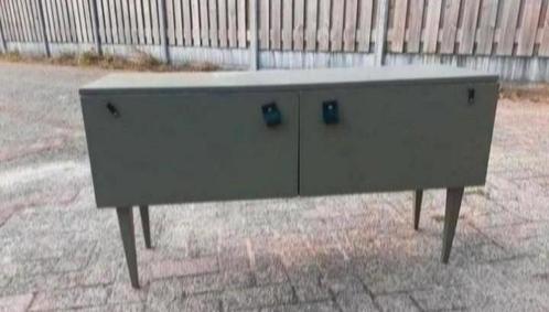 Oude vintage houten lage kast, Antiek en Kunst, Curiosa en Brocante, Ophalen of Verzenden