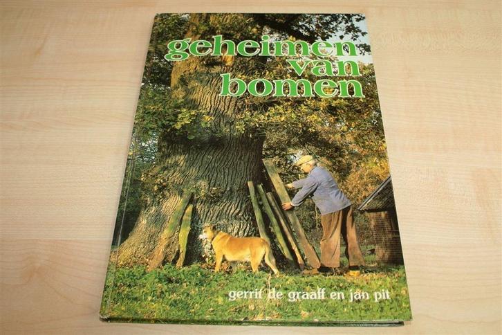 Geheimen van Bomen — Mensen & Hun Bomen in Midden-NL, Boeken, Natuur, Gelezen, Bloemen, Planten en Bomen, Ophalen of Verzenden