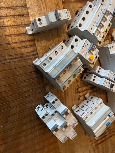 Diverse aardlek, installatie automaten zie omschrijving, Doe-het-zelf en Verbouw, Elektra en Kabels, Zo goed als nieuw, Overige typen