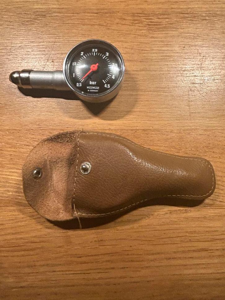 Motometer Bandenspanningsmeter met leren etui, Auto diversen, Autogereedschap, Gebruikt, Ophalen of Verzenden