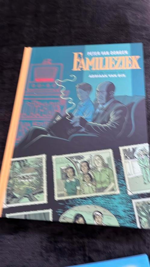 Peter van Dongen - Familieziek, Boeken, Stripboeken, Zo goed als nieuw, Eén stripboek, Ophalen of Verzenden