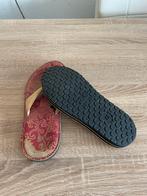 Gave rode leren gebloemde teenslippers van Teva! 39, Slippers, Uitgeest, Tweedekansshop, Zo goed als nieuw