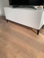 Besta TV Kast - Dubbel, Hoge Pootjes, Ophalen, Kunststof, Gebruikt, 100 tot 150 cm