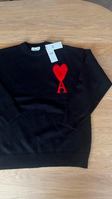 Ami paris trui beschikbaar voor biedingen