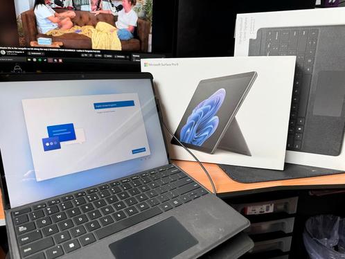 Microsoft Surface Pro 9 i5 256GB + Keyboard &  Case, Computers en Software, Windows Tablets, Zo goed als nieuw, Wi-Fi, 256 GB