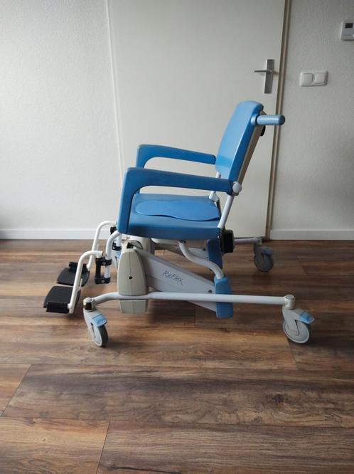 Reflex electrisch douche/po stoel, Diversen, Verpleegmiddelen, Ophalen