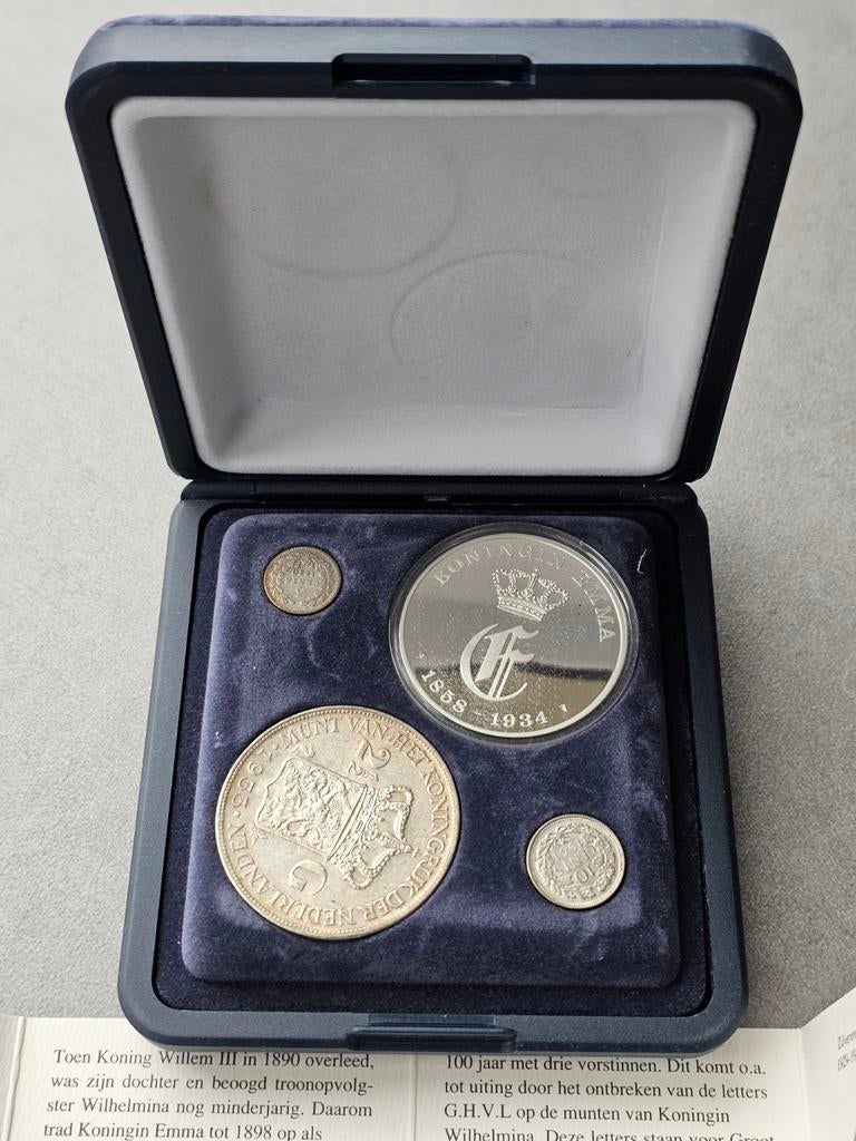 Zilveren herdenkingsset Koningin Emma, Setje, Zilver, Koningin Wilhelmina, Overige waardes