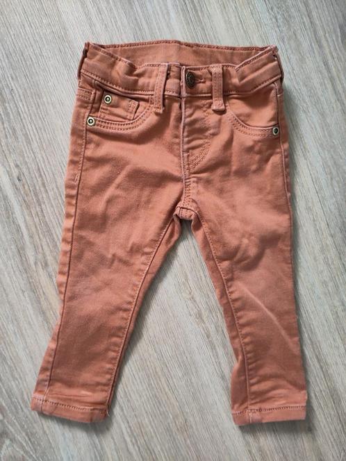 Bruin Hema spijkerbroekje maat 74, Kinderen en Baby's, Babykleding | Maat 74, Zo goed als nieuw, Jongetje of Meisje, Broekje, Ophalen of Verzenden
