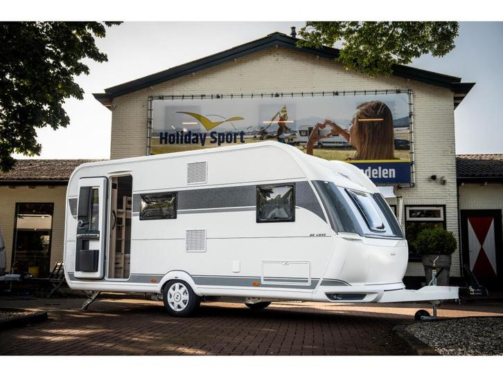 Hobby De Luxe 490 KMF - Model 2025, Caravans en Kamperen, Caravans, Bedrijf, tot en met 5, 1000 - 1250 kg, Treinzit, Hobby, Dwarsbed