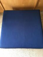 Prachtige Hocker met 4 geremde wielen met blauwe hoes., Gebruikt, Metaal, Vierkant, 75 tot 100 cm