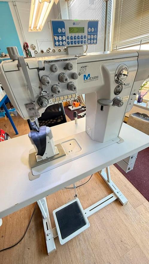 Durkopp Adler M-Type 888 Classic met dubbele naald, Hobby en Vrije tijd, Naaimachines en Toebehoren, Zo goed als nieuw, Naaimachine