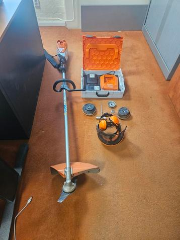Professionele elektrische trimmer van STHIL. beschikbaar voor biedingen