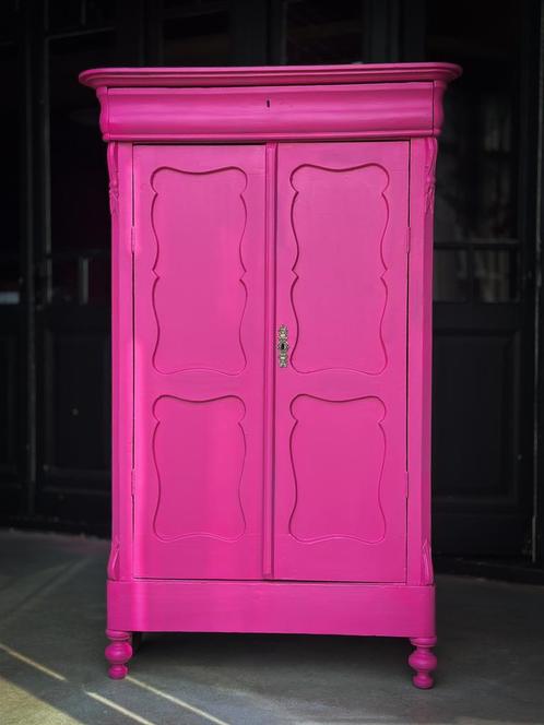 Oude vintage meidenkast knal roze, Antiek en Kunst, Antiek | Meubels | Kasten, Ophalen of Verzenden
