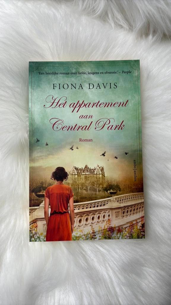 Fiona Davis - Het appartement aan Central Park, Boeken, Literatuur, Zo goed als nieuw, Ophalen of Verzenden