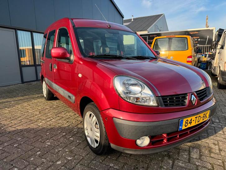 Rolstoelauto Renault Kangoo 1.2 16V 2006 Rood, Auto's, Renault, Particulier, Kangoo, Aangepast voor mindervaliden, ABS, Airbags