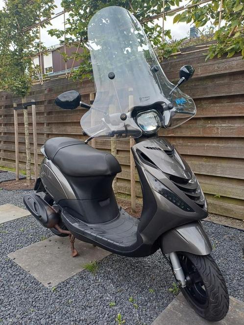 Piaggio zip 4t snor led super netjes!!, Fietsen en Brommers, Scooters | Piaggio, Gebruikt, Zip, Ophalen