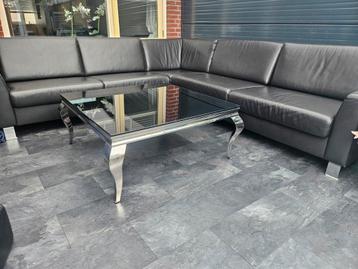 Zeer mooie salon tafel beschikbaar voor biedingen