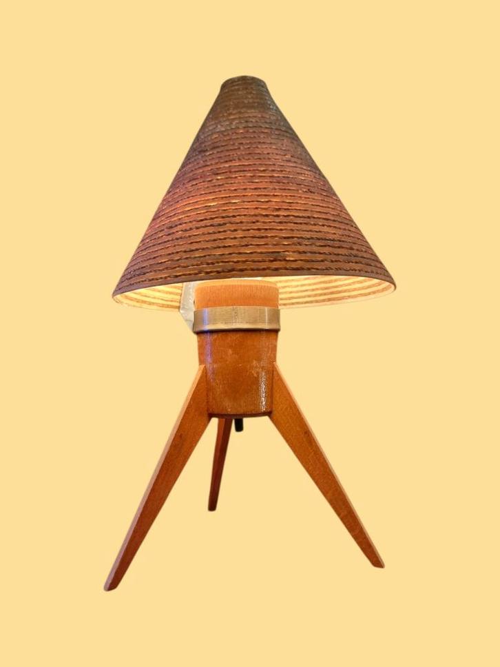 Vintage tafellampje raket driepoot ,Pokrok Zilina, Huis en Inrichting, Lampen | Tafellampen, Gebruikt, Minder dan 50 cm, Ophalen of Verzenden