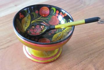 Lacquer kom met lepel Russische volkskunst. beschikbaar voor biedingen